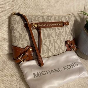 ✨🆕✨(Rare)Michael Kors Clutch Bag